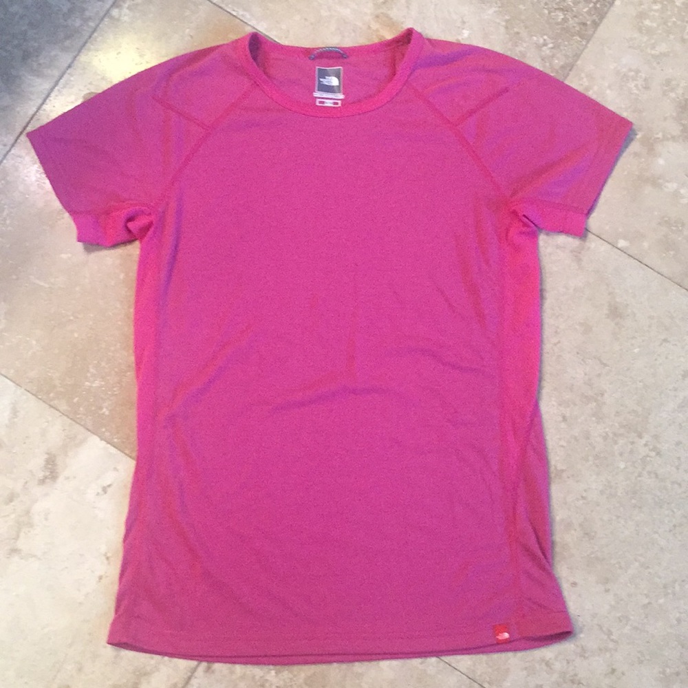 Like new! North face tee!